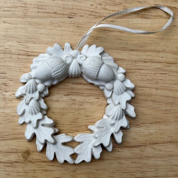Margaret Furlong Vintage 1996 The Promise Porcelain Wreath Christmas Ornament - Picture 3 of 5